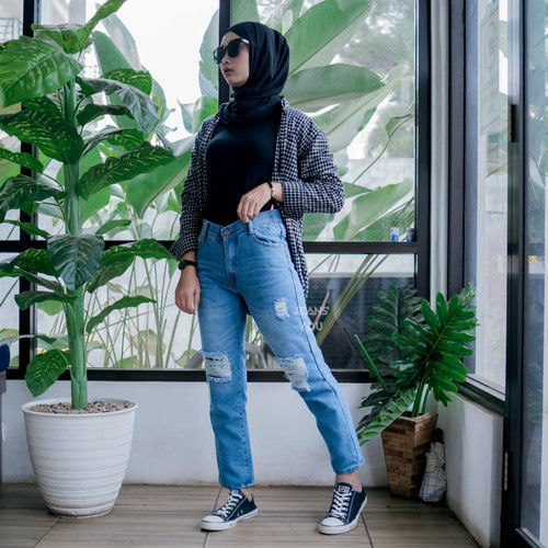 Ootd boyfriend shop jeans hijab