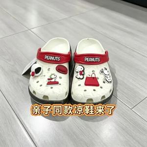 Crocs Snoopy second-generation parent-child clogs childrens and-sized printed sandals non-slip breathable and lightweight slippers