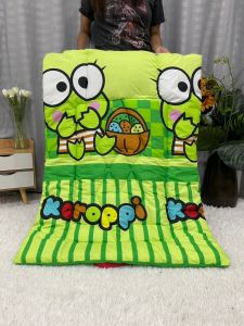 ที่นอนอนุบาล99 ลายน่ารัก พกพาสะดวก แบบติดตีนตุ๊กแก มีสายสะพายเป็นแบบตีนตุกแก สะพายได้ และพกพาไปโรงเรียนสะดวกสบายมากๆ