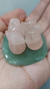 เป็ดคู่นำโชค ทำมาจากหินโรสควอสพร้อมกับแผ่นรองหยกครับ