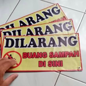 Spanduk dilarang Buang Sampah