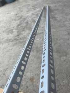 Cây sắt V lỗ làm kệ ( V3) - dài 30cm