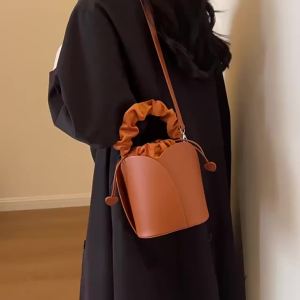 Drawstring Design Water Bucket Bag Women Solid Vegetable Basket Handheld Crossbody Bag Autumn Winter New High End Wedding Bag
