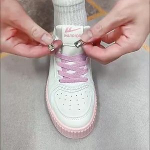 No Tie Shoe Laces Press Lock Flat Laces สําหรับเด็กผู้ใหญ่ กว้าง 8 มม. เทคนิคการผูกเชือกง่าย