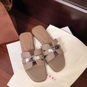 [FreeShipping] High-end niche metal buckle casual slippers for women versatile and comfortable for outdoor wear summer flat beach slide sandals