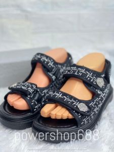 Sandal Gunung Wanita Casual Motif Bunga Tiga Strap Model Korea Import Ukuran 35-40