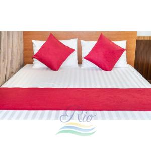 Vỏ Áo Gối Nằm Ôm Màu Trắng Sọc Gía Xưởng Chất Liệu Cotton Thoáng Mát Không Xù Chuyên Dùng Cho Khách Sạn Nhà Nghỉ RS2VG-RIOTEX