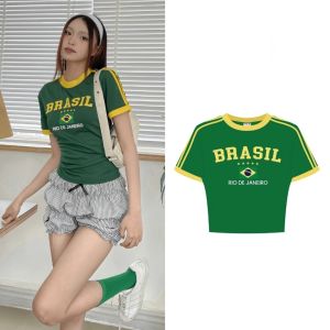 Babytee เสื้อครอปสตรีสไตล์เกาหลีเสื้อตัวฟุตบอลผสมแบรนด์ท้องถิ่นเทรนด์มาแรง 2568