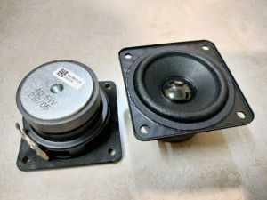 Củ loa toàn dải 2.5inch 4Ohm 5W gân vải tẩm dầu còn mới 90% chất lượng tốt. Giá 1 cái.