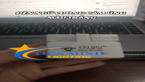 Đèn ngủ cảm ứng vuông màu trắng ánh sáng thông minh tự động tắt mở dùng cho phòng ngủ phòng khách