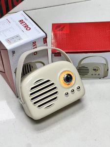 ลำโพงบลูทูธ รุ่น KTS-1682 5W  เพิ่ม-ลดเสียงได้ มีสายหิ้วน่ารัด พกพาง่าย รองรับ USB มีให้เลือกสามสี  ลำโพงวินเทจ ลำโพงพร้อมส่ง