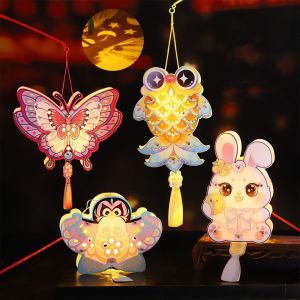 JAV5134 แบบพกพาได้ โคมไฟเรืองแสงเทศกาลไหว้พระจันทร์ กระดาษสำหรับตกแต่ง แบบดั้งเดิมดั้งเดิม โคมไฟสไตล์จีน ของเล่นโคมไฟเรืองแสง การ์ตูนลายการ์ตูน โคมไฟกระต่ายผีเสื้อเรืองแสง ของขวัญสำหรับเด็ก