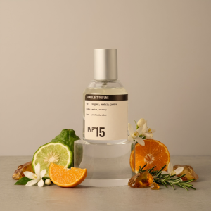 The Project Perfume No. 15 Men - bergamot and mandarin blended with the soft floral note of jasmine. The heart unfolds with marine accords and rosemary. Finally earthy patchouli and warm amber