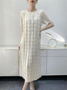 Nova quality⭐One person one pleat ⭐The new Miyake pleated dress elegant temperament design sense three-dimensional decorative patch MIDI skirt showing thin cover meat