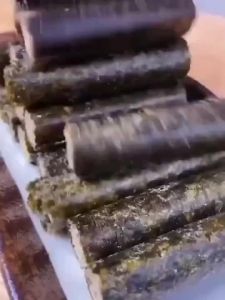 海苔蛋卷即食紫菜酥脆夹心卷零食小吃夹心海苔 Seaweed Flavor Sandwich Roll Instant Crispy Seaweed Snacks