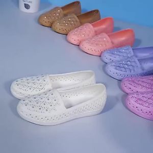 [Free Shipping] Womens Summer Hollowed-Out Closed-Toe Sandals White Shoes Non-Slip Shoes for Mothers Shoes for Middle-Aged and Elderly