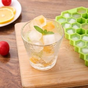 VB45D Thickened Ice Cube Tray 37 Grids Large Capacity Silicone Ice Cube Mold Food Supplement Box With Lid Honeycomb Cube Ice Mold Holiday Drinks
