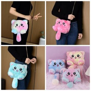 MODAQUICK สายรุ้งสีรุ้ง กระเป๋าสะพายไหล่แมว ขนเฟอร์เทียม สายคล้องโซ่ กระเป๋าสะพายข้างผ้ากำมะหยี่ สง่างามเรียบหรู การ์ตูนลายการ์ตูน กระเป๋าตุ๊กตายัดไส้ หญิง/หญิง