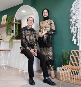baju pasangan suami istri sarimbit remaja kebaya wanita wisuda setelan rok kemeja batik panjang baju kondangan couple nawang ayu