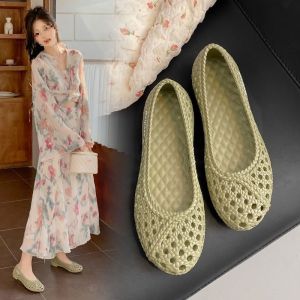 [Free Shipping] New Style Soft-Soled Hollow-Out Sandals With Non-Slip Soles Flat Design Suitable For Mothers Casual Wear Crystal Embellishments Open-Toe Jelly-Like Material Beach Sandals Summer Style MenS