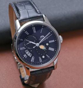 Đồng hồ cơ nam Orient Watch Sun And Moon RA-AK00 máy automatic mặt đáy lộ cơ tích cót tự động và lên cót tay lịch Sun and Moon mặt kính Sapphire chống xước chống nước 5 ATM dây da đeo tay cao cấp chính hãng