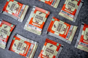 SAMBAL BAWANG NAKNAN LEVEL 3 (KEMASAN SACHET ISI 50 PCS) PRODUKTERLARISS EXPIRED 2026