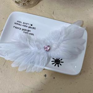 Fluffy feather shark clip and elegant ostrich feather hair clip - white