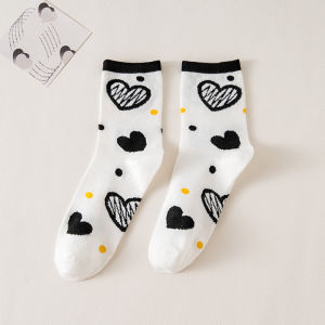 QSKS116 Kaos Kaki Panjang Wanita Kaos Kaki Karakter Hitam Putih