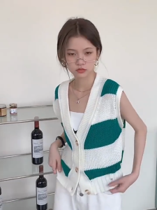 เสื้อกันหนาวไหมพรม เสื้อกั๊กผู้หญิง ไตล์เกาหลี สุดมินิมอล ผ้าก้นุ้มนุ่ม ใส่แมตช์กับชุดแล้วน่ารักขึ้นไปอีก50028