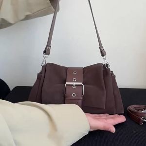 Túi kẹp nách đeo vai phong cách Hàn Quốc tối giản phóng khoáng dễ phối đồ phù hợp đi làm kiểu baguette. 2026 Túi gối đeo chéo mẫu mới