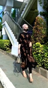 Kaftan Wayang Daun: Kaftan Elegan Wanita untuk Pesta