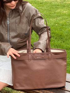 พร้อมส่ง Gotcha Avenue Reversible Tote Bag (sizes: Medium / Large) กระเป๋าใช้ได้ 2 ด้าน กระเป๋าสะพาย