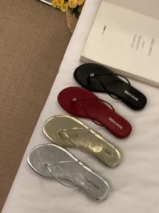 [Free Shipping] First Encounter Season Silver Flat Thin Strap Simple Versatile Flip-Flop Sandals for Women New Summer Vacation Style Beach Sandals