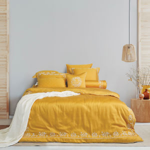 Bộ chăn ga gối Everon EST 22030 (01 ga phủ + 02 vỏ gối 45cmx65cm + 01 chăn bốn mùa 2mx2m2)
