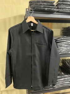 เสื้อคลุมเเมสเซ็นเจอร์ Messenger สีดำ ปกเชิ็ต ซิปหน้า สำหรับใส่ส่งเอกสารต่างๆ สินค้าผลิตไทยเนื้อผ้าเบาลื่นใส่สบายทรงสวย