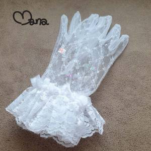 ถุงหนังมือลูกไม้เป็นสีขาว สีดำ สีแดง รวมมือเลื่อม และข้อมือแต่งระบาย เป็นสินค้าที่เหมาะสมสำหรับลูกไม้