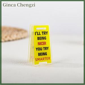 Ginca ป้ายอะคริลิค ปล่อยให้ฉันอยู่คนเดียวฉันกำลังยุ่ง ของขวัญสำหรับตกแต่งสำนักงานที่น่าขบขันคลิปติดตั๋วบนเดสก์ท็อปสำหรับเพื่อนร่วมงาน