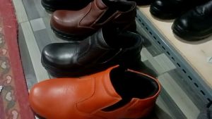 sepatu safety boots Kings pria full kulit ujung besi sol karet