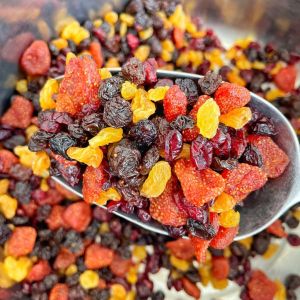 ผลไม้อบแห้งพรีเมียม: ลูกเกดและเบอร์รี่ (ลูกเกดเหลือง ลูกเกดดำ แครนเบอร์รี่ สตรอว์เบอร์รี่