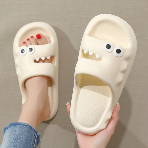 LHMonday แนะนำ🌟 รองเท้าแตะ รองเท้าน้องการ์ตูน 🌈พื้นนิ่ม กันน้ํา น้ําหนักเบา กันลื่น เหมาะกับใส่ในบ้าน ห้องน้ํา สําหรับผู้ชาย และผู้หญิง มีให้เลือกถึง5สี ห้ามพลาดกันนะ‼️