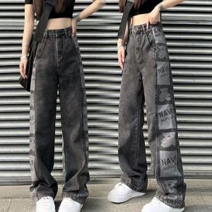 Mrs.huang shop แฟชั่นกางเกงยีนส์เอวสูง ขากระบอกใหญ่ ด้านข้างพิมพ์ลายหมี วินเทจ ทรงสวย มีครบไซส์พร้อมส่งค่ะ