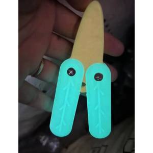 clu Kira Luminous Carrot Gravity Jump Radish Balisong Gift For Kids Butterfly Knife Benchmade Stress Relief Fidget Toys ulc