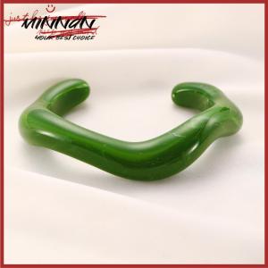 [minnan] สร้อยข้อมืออะคริลิคแบบพังก์วินเทจกำไลข้อมือหนาแบบกว้าง2025ตุ้งติ้งแฟชั่นเครื่องประดับอารมณ์ใหม่สำหรับผู้หญิง