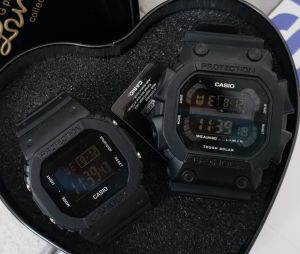 Me-Times Shop นาฬิกาคู่รัก รุ่นยักษ์เล็ก+ยักษ์ใหญ่ ฟรี !! กล่องเหล็กหัวใจ