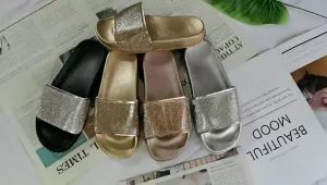 [Free Shipping] New Korean-Style WomenS Rhinestone Sandals Fashionable And Well-Crafted Flat Slippers For Summer
