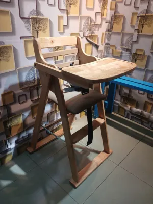Ghế ăn bột cho em bé 48*50*82 cm gỗ cao su đẹp bền chịu nước không thấm bề mặt đã qua xử lý bền hơn gỗ thông và MDF. cps dây dai nịt giữ an toàn cho bé.