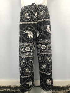 กางเกงลายช้าง กางเกงช้างขายาว ขาปล่อย งานแบรนดืไทย ใส่สบายไม่อึดอัด เนื้อผ้านุ่มฟู ยืดหยุ่นสูง ผ้าแข็งแรงมีน้ำหนัก ขนาดไซส์ Freesize ใส่ได้ทั้งผู้ชายและผู้หญิง