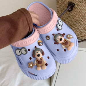 NQshop งานดีมาก รองเท้าแตะแบบสวมแฟชั่น ทรงสวยสวมสบาย พื้นนิ่ม สไตล์มินิมอล ฟรีตัวติดการ์ตูนน้องหมา รุ่นนี้ซัพพอร์ตเท้าได้ดี งานดีไม่ไหว ใครสาวกหัวโตห้ามพลาด