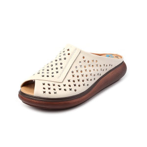 [Free Shipping] 2026 Summer New Collection: Thick-Soled Leather Sandals With A Hollow Design Fashionable And Comfortable For Moms Non-Slip Beach Sandals Versatile For Outdoor Wear WomenS Style