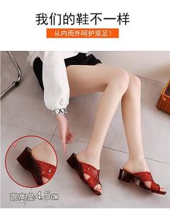 New Plastic Jelly Rhinestone Sandals For Women Summer Mid-Heel One-Strap Thick-Soled Casual Outdoor Shoes For Mothers